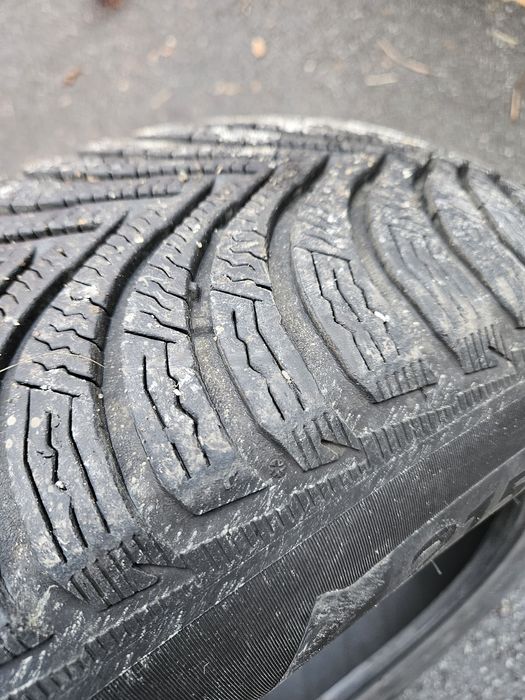 Vand 2 cauciucuri Michelin