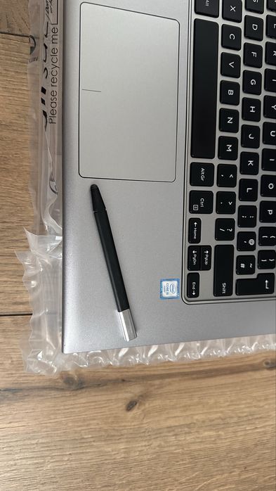 Лаптоп / Таблет  Dell Inspiran 7359 2-in-1 Тъч Intel i5-6200u 8GB RAM 275GB SSD Windows 10/ + Посалка