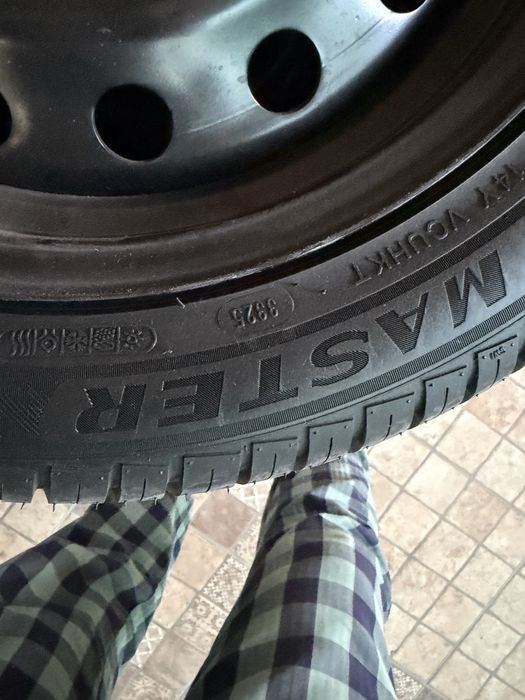 Продам комплект шин и дисков R15