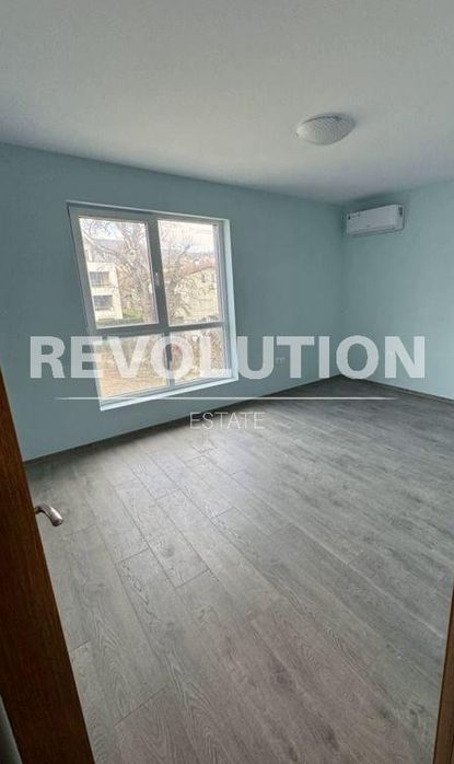 Тристаен апартамент в района на Изгрев!