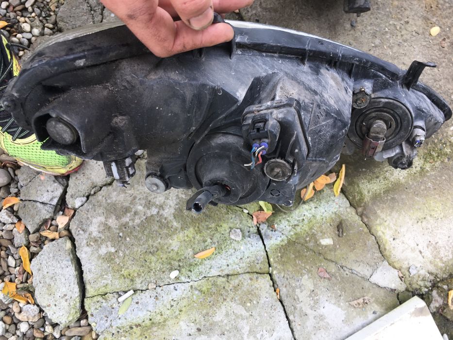 Far stinga Toyota Previa 2000-2003. Original. Volan stinga.