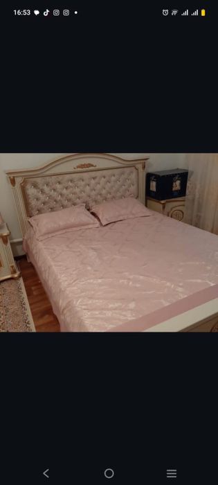 Спалный диван в хорошом состаяние.