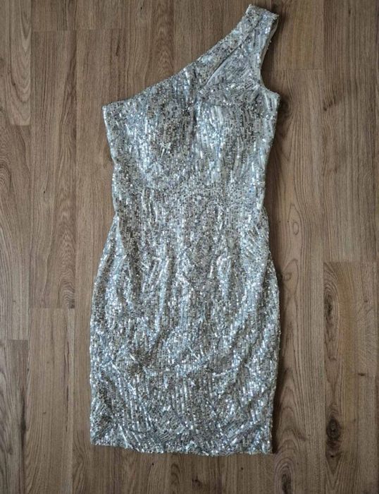 Рокля с пайети в три цвята