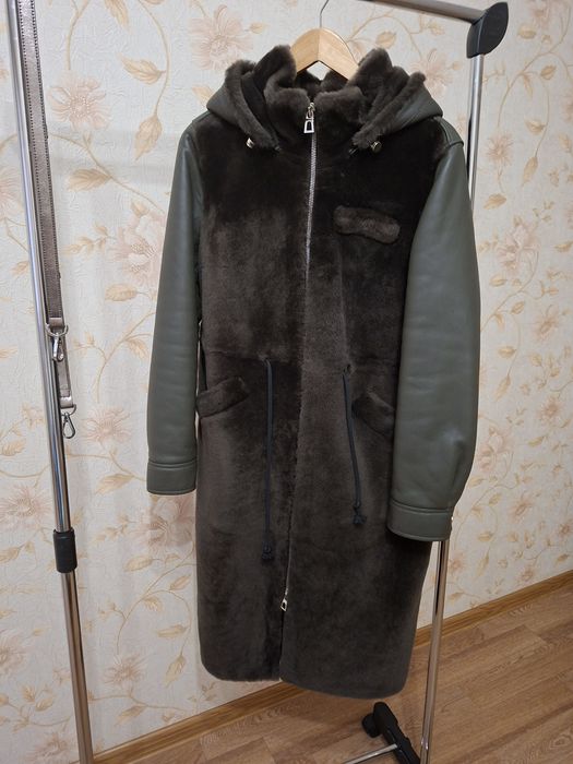 Продам женскую дубленку.