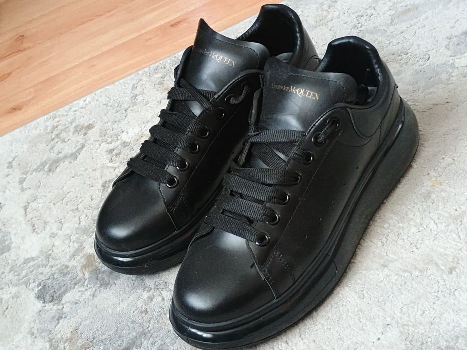 Vând adidași Alexander Mcqueen