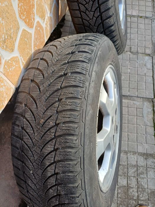 Продавам джанти с гуми подходящи за Опел и Голф 15 цола 4 бр.