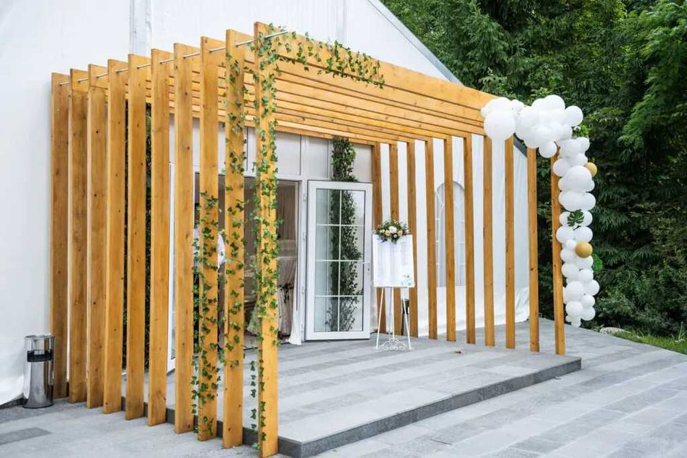 Cort evenimente de mari dimensiuni