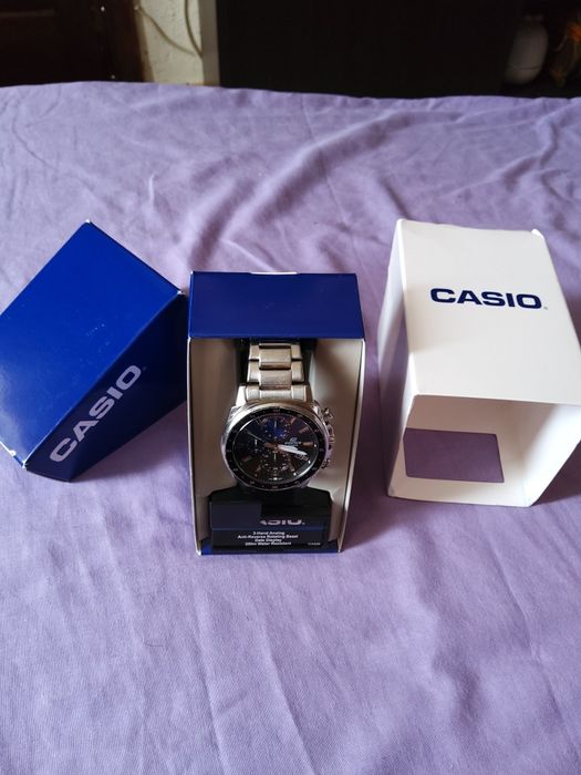 Casio edifice efv-600d-2avuef часовник