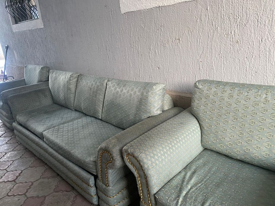 Диван и два кресла б/у