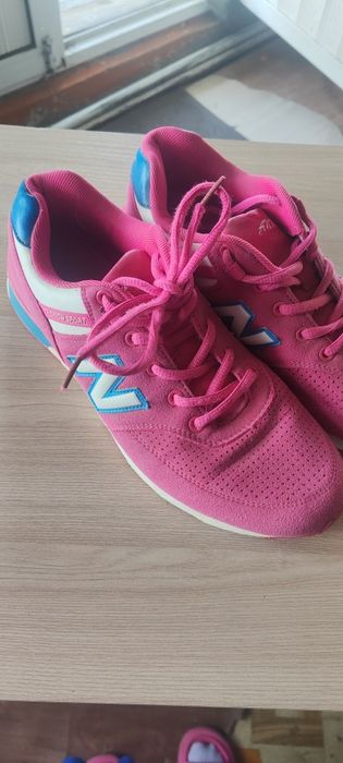 Кроссовки женские