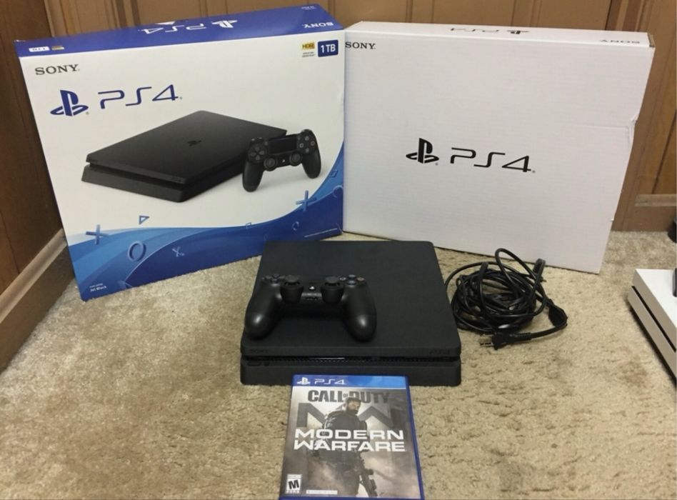 Vând PlayStation 4 Slim ca nou