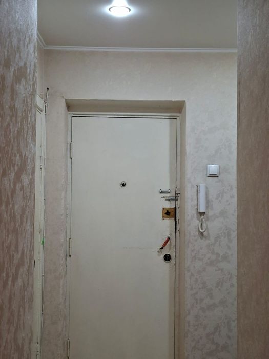 Продам 1 комн квартиру 20 микрорайон.
