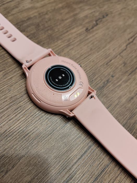 Продавам Смарт Часовник с 3.25см пълен сензорен екран