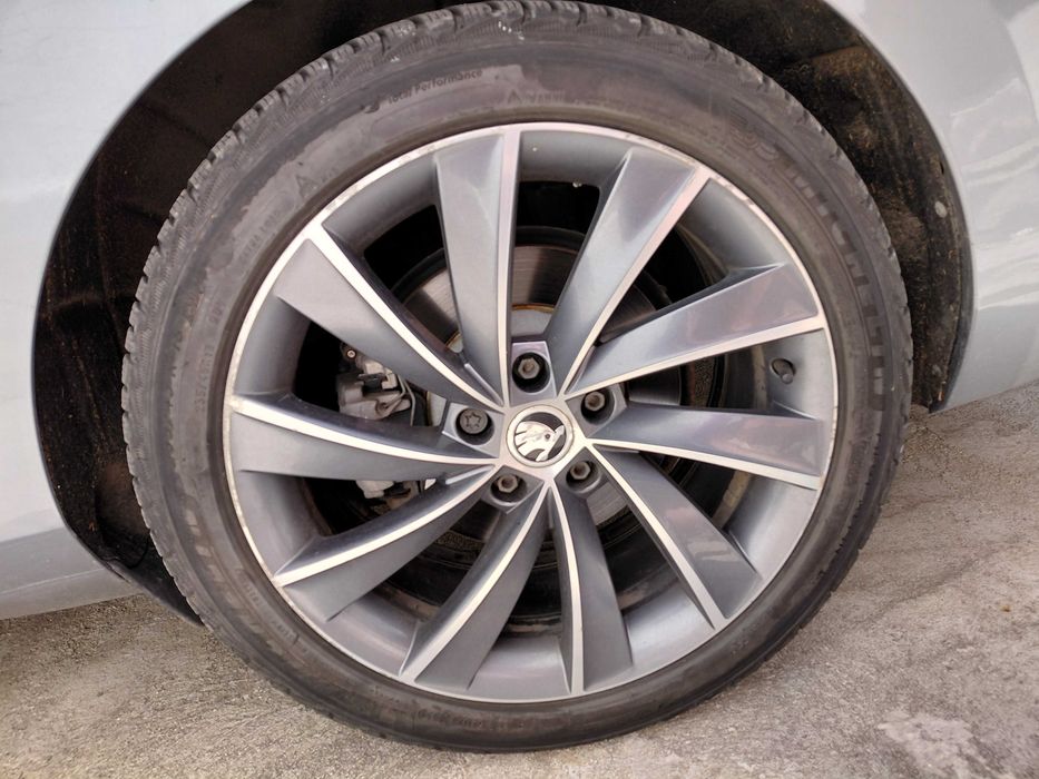 Комплект зимни гуми Michelin 235/45 R18 DOT 2721