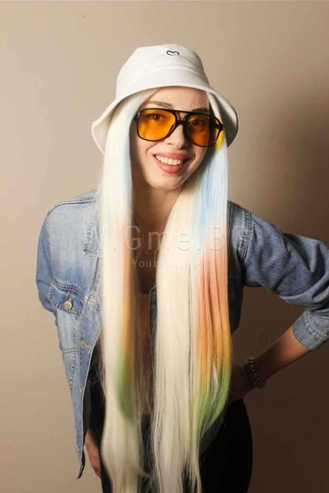 Дълга руса с цветни кичури лейс фронт перука Сара