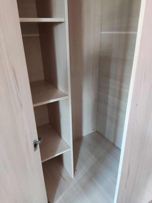 Продам угловой вместительный шкаф