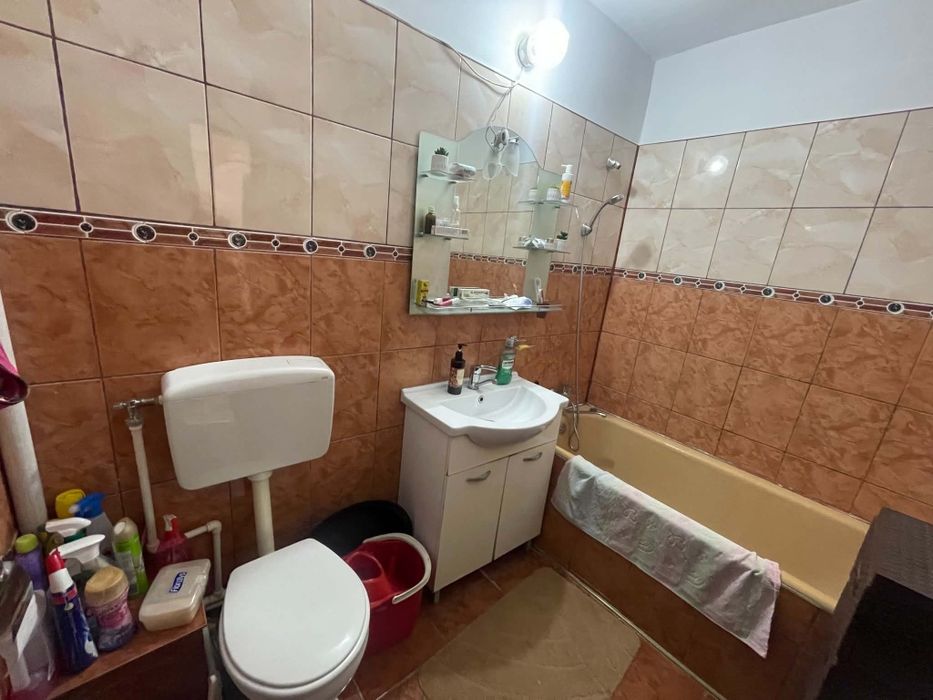Vând apartament cu 2 camere decomandat