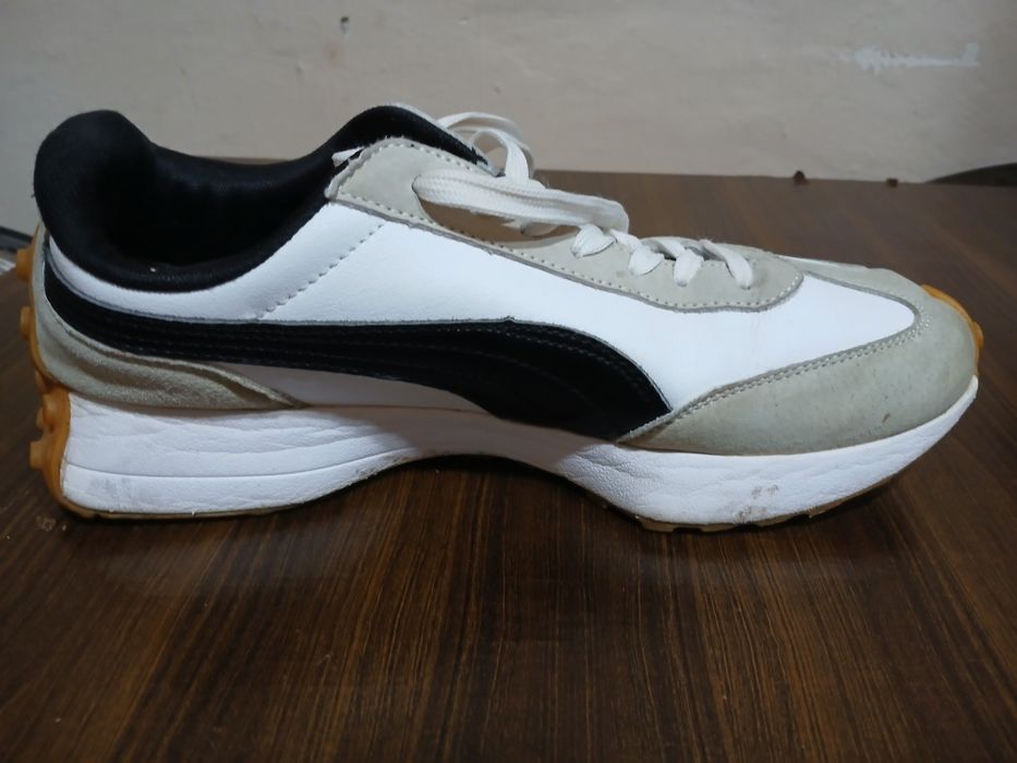Vand adidasi Puma