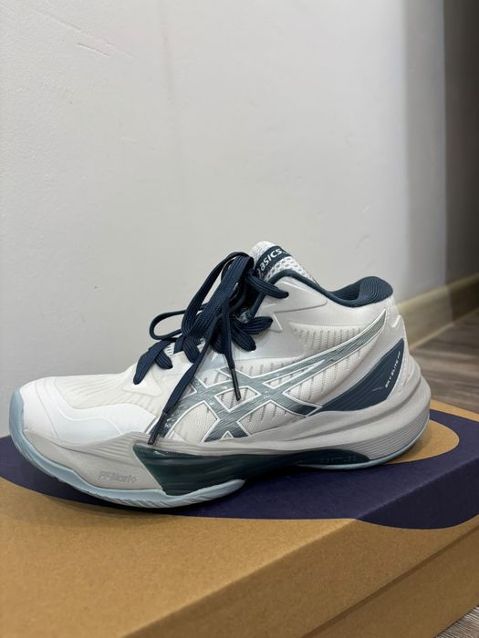 Продаю новые кроссовки ASICS Sky Elite FF