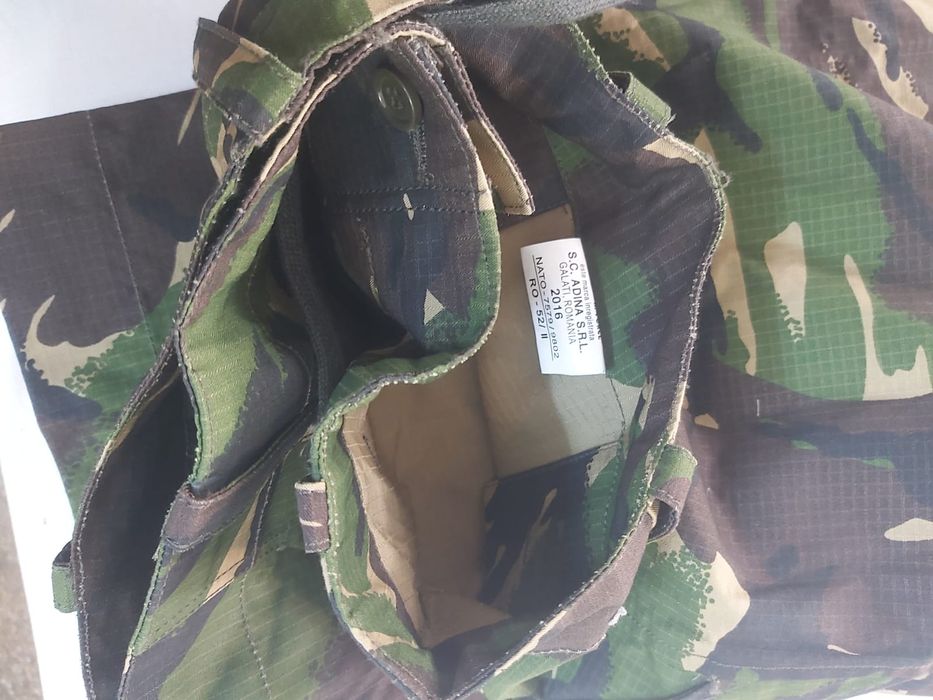 Pantaloni camuflaj pădure