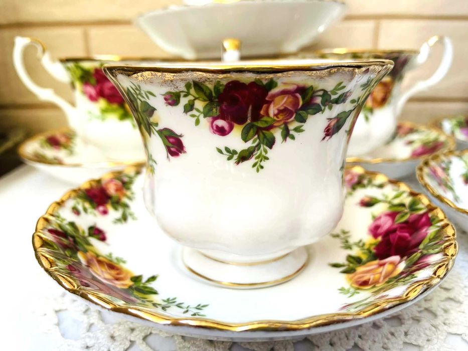 ROYAL ALBERT красив двоен сет от костен порцелан от Англия