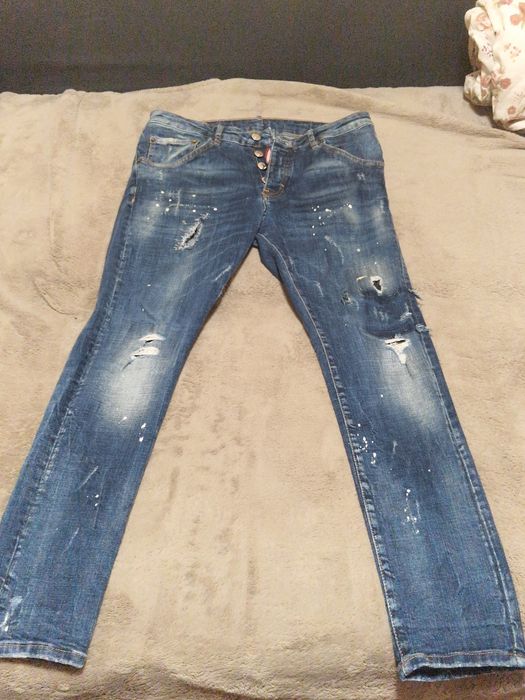 Blugi DSQUARED2 este mărimea 46