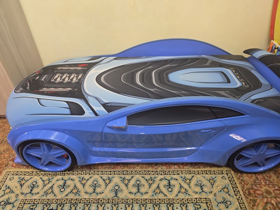 Кроватка-машинка