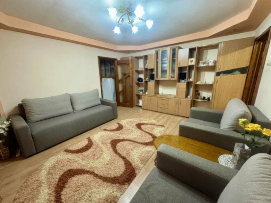 Apartament de vânzare – finisaje bune, mobilat, disponibil imediat