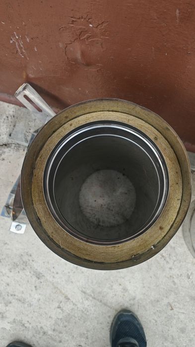 Cos de fum inox izolat