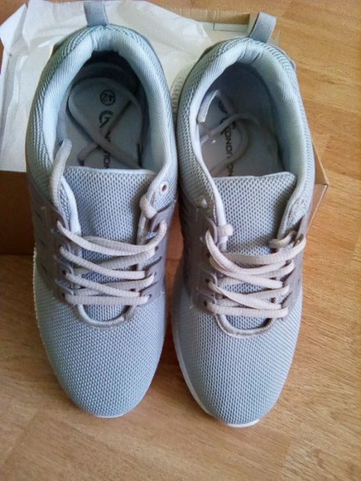 Vand pantofi sport !!!