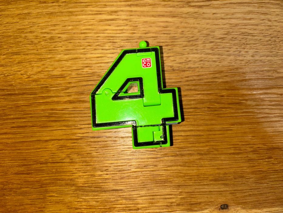 Комплект трансформиращи се в колички цифри