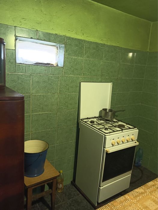 vând casă locuibilă 3 camere generoase ,hol generos,bucatarie