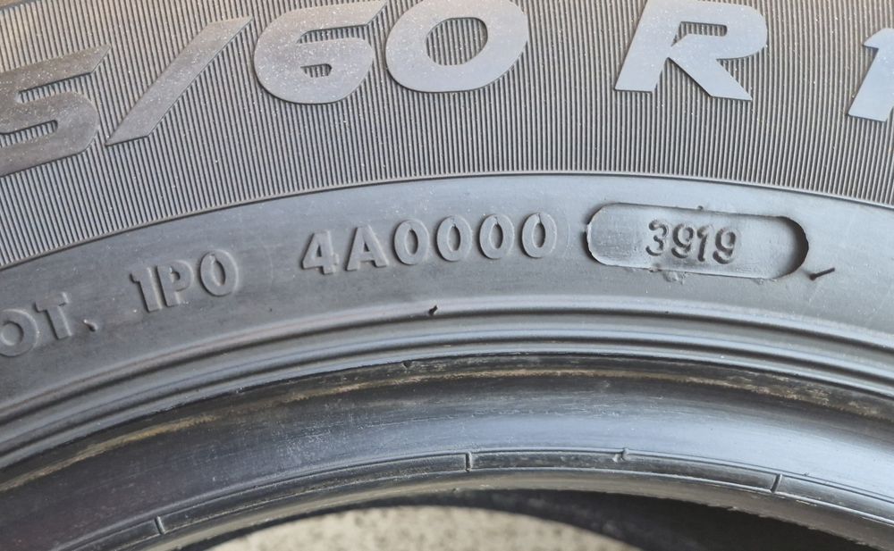 O bucată 215/60 R16C M+S iarnă - una Vredestein