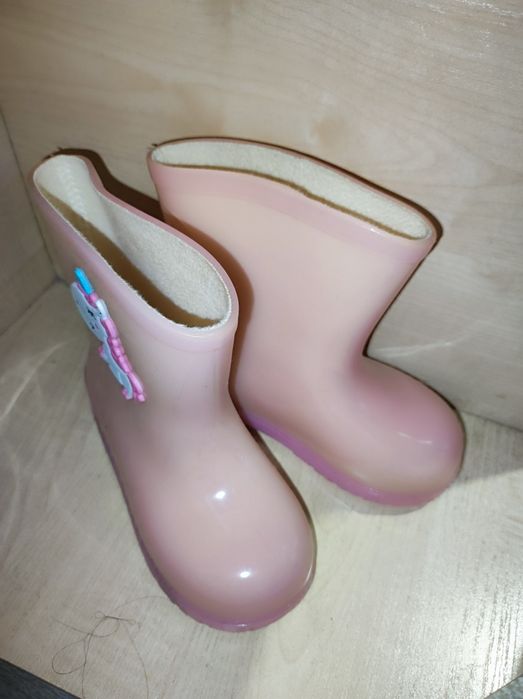 Продам детские сапожки