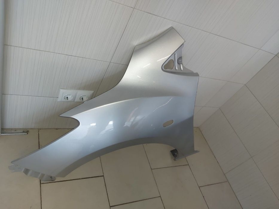 Aripa Fata Stanga Mazda 2/II 2007-2014 (22V (Gri Metalizat))