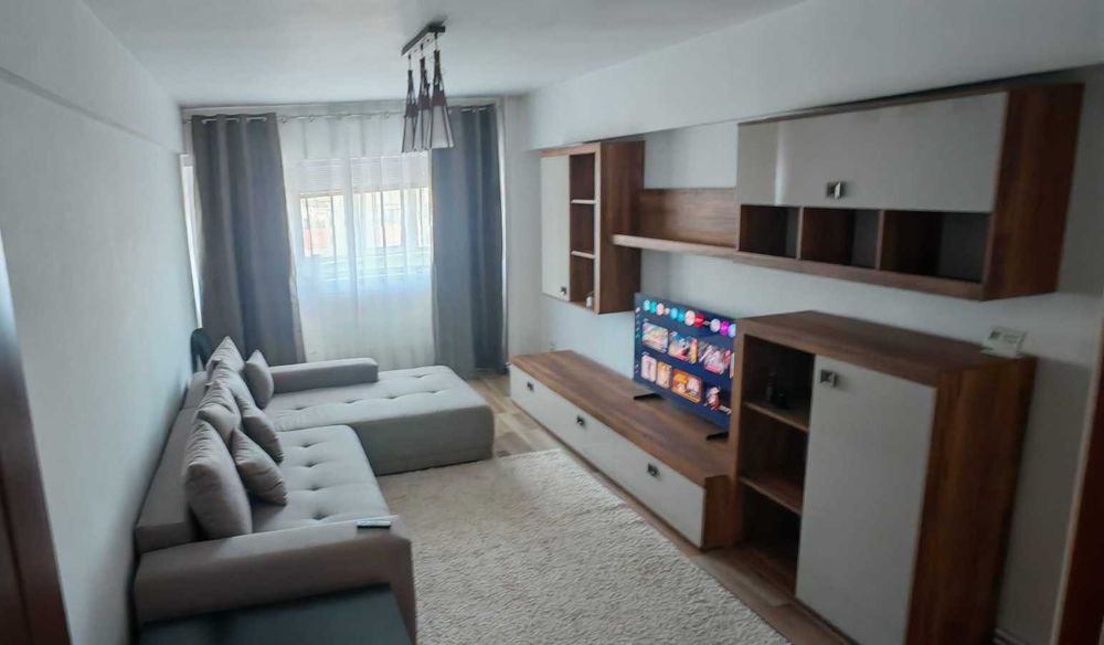 Inchiriez apartament 2 camere decomandat central, mobilat modern cu centrala proprie si lift zona ,universitate.
