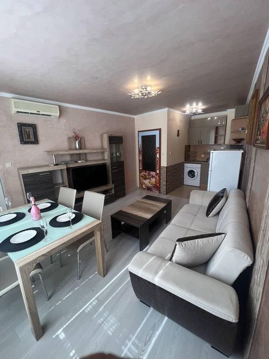 Продава се Двустаен апартамент в к.к. Слънчев бряг - 66 кв.м за 1205 €/кв.м - Снимка #2