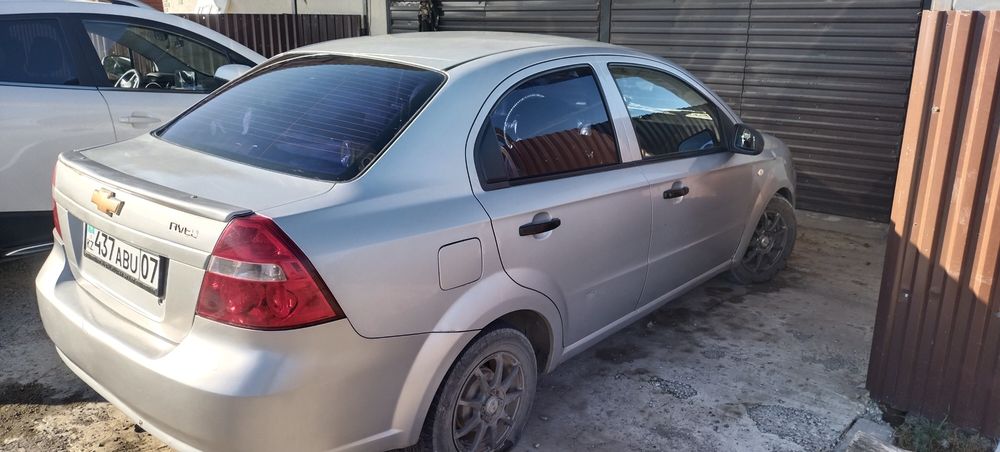 Продам машину шевролет