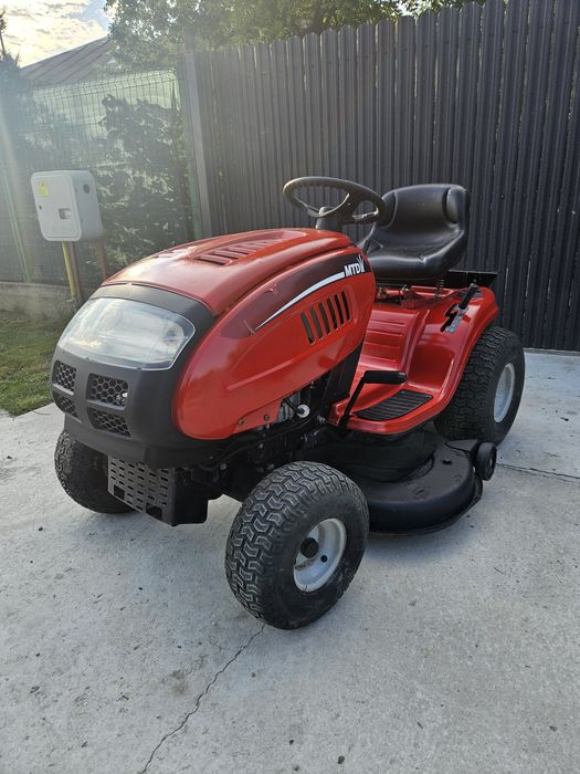 Tractoraș de tuns iarba gazon MTD 15.5 HP