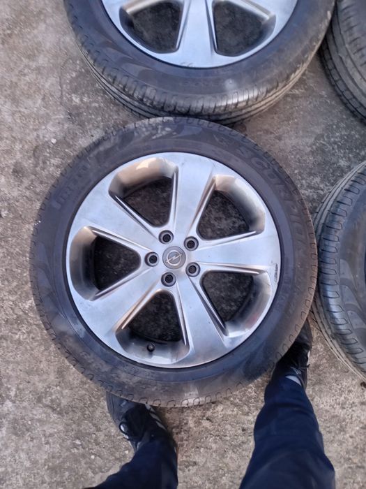 18ки  гуми Pirelli 215/55/18