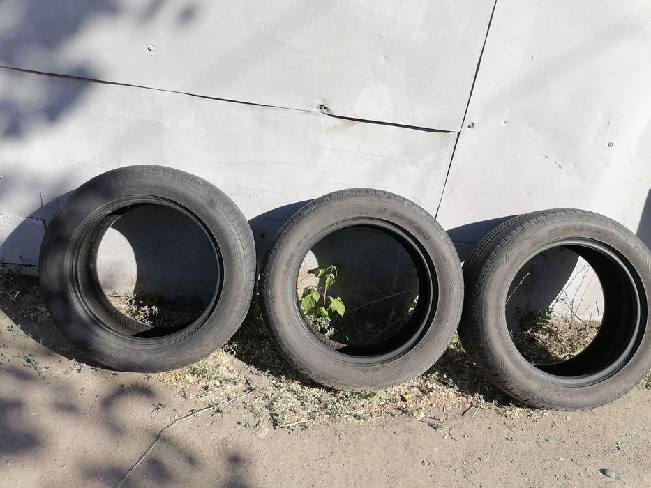 Продам Шины 215 /60 /17 3 шт.