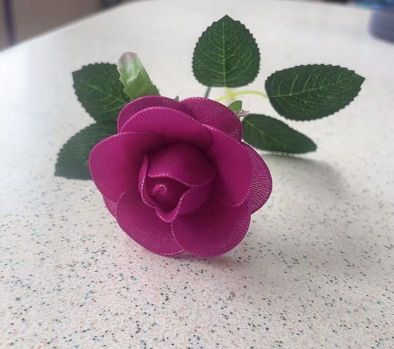 Flori artificiale făcute manual