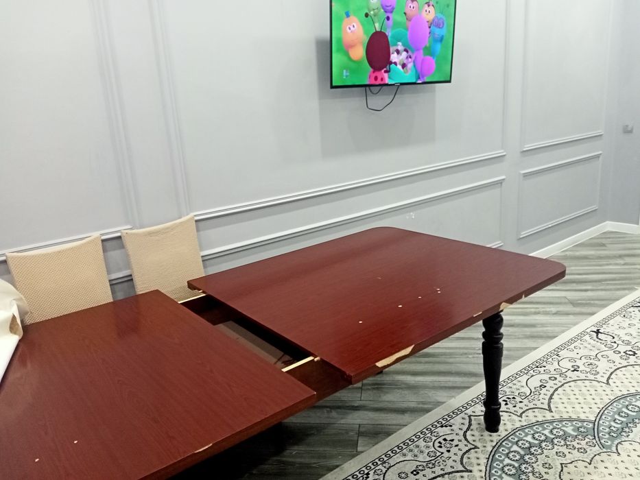 Стол обеденный большой