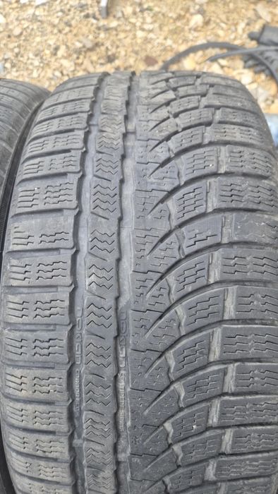 Продавам 4 броя зимни гуми 235х45х17