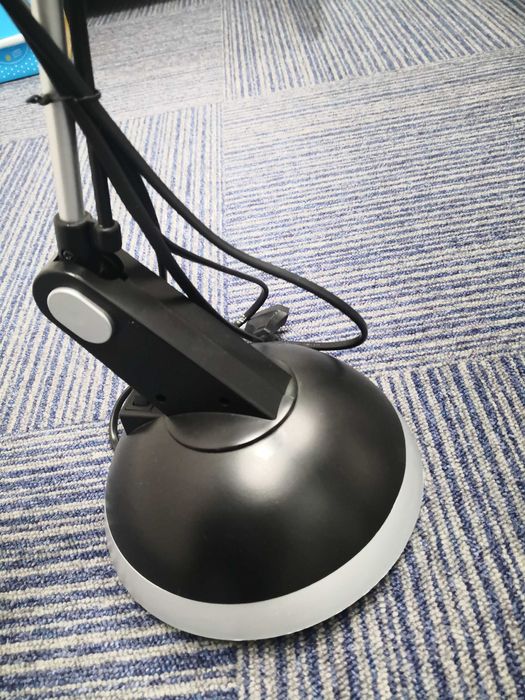 Лампу настольную