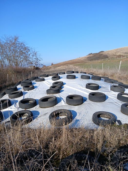 Vînd siloz de porumb