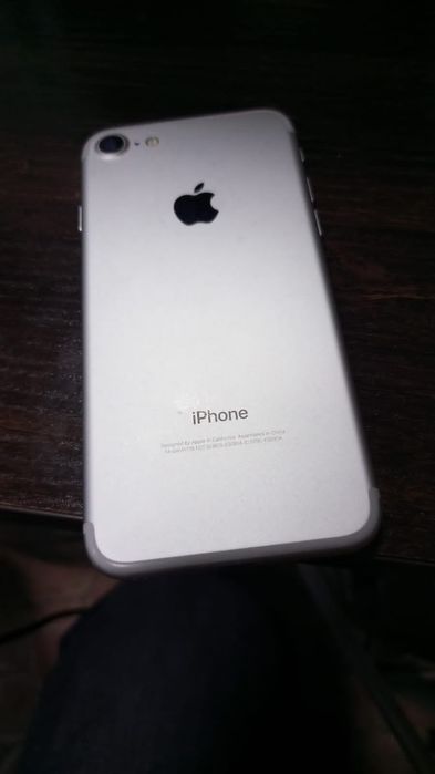 Продам айфон 7 (32гб)