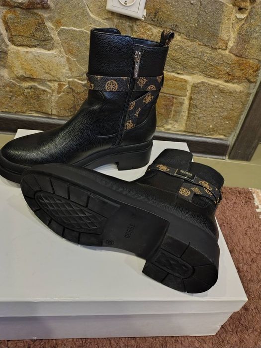 Нови Оригинални GUESS Боти Ovelle от еко кожа