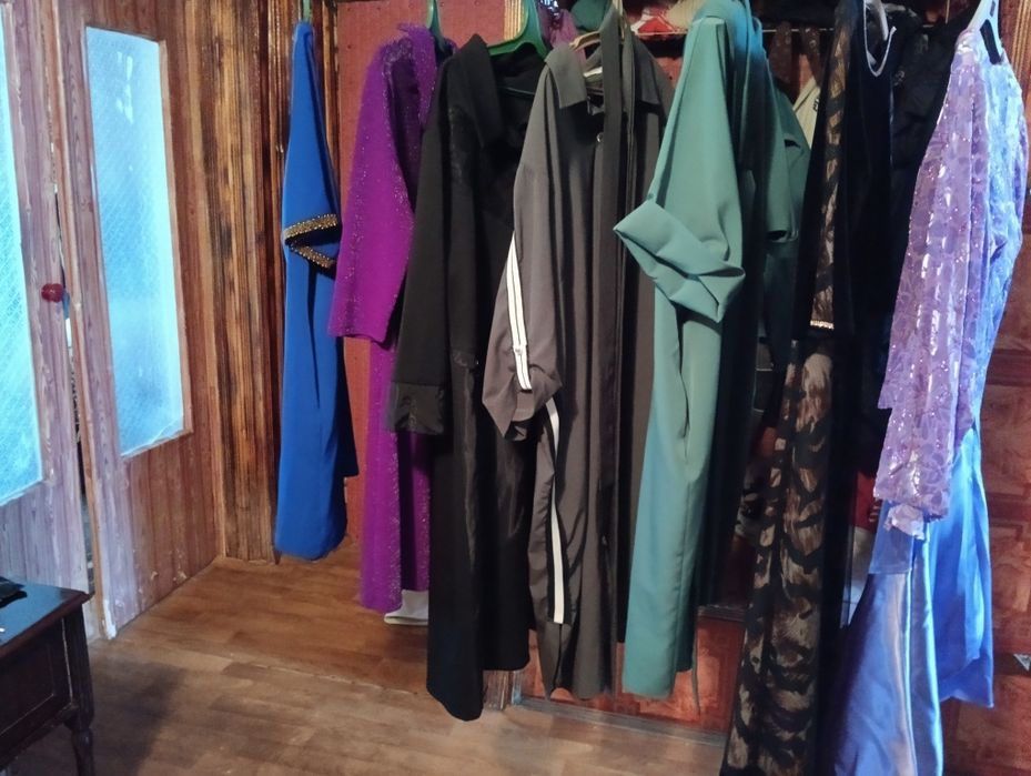 Продам вечернии  платья не дорого .