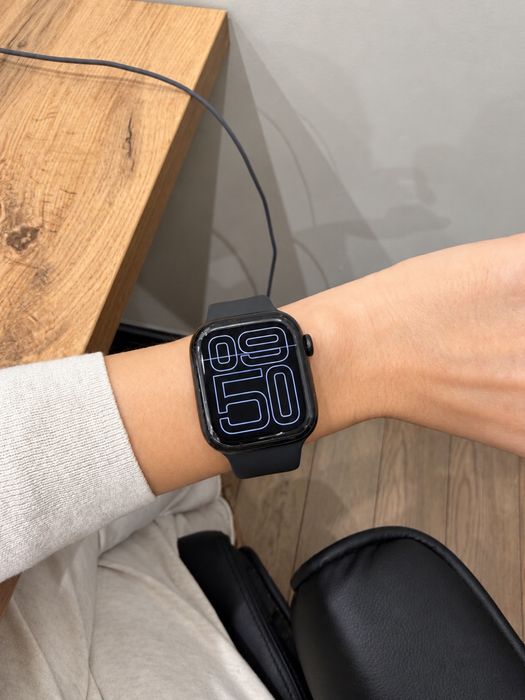 Apple Watch 11, 42 мм в идеальном состоянии